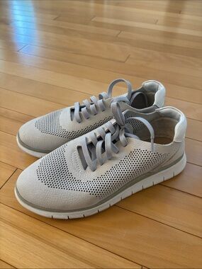 Vionic Light Gray Knit Lace-Up Men's Sneakers